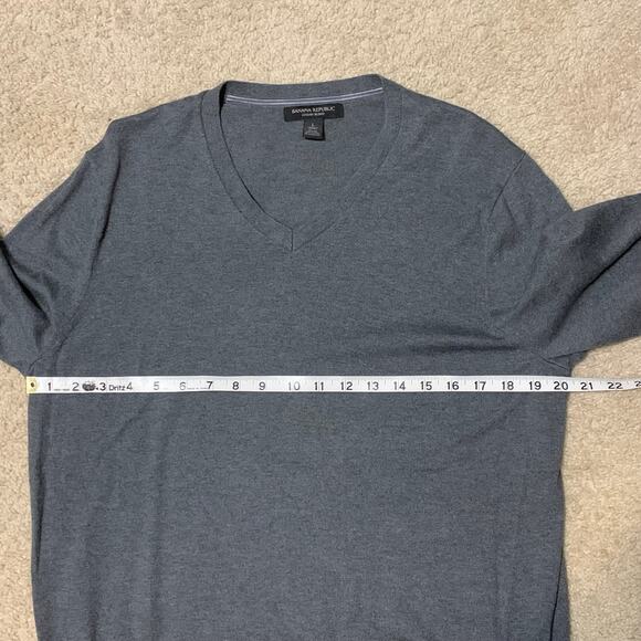Banana Republic Men's Luxury Blend Cashmere Blend V-Neck Gray Sweater Sz L GUC - Picture 5 of 7